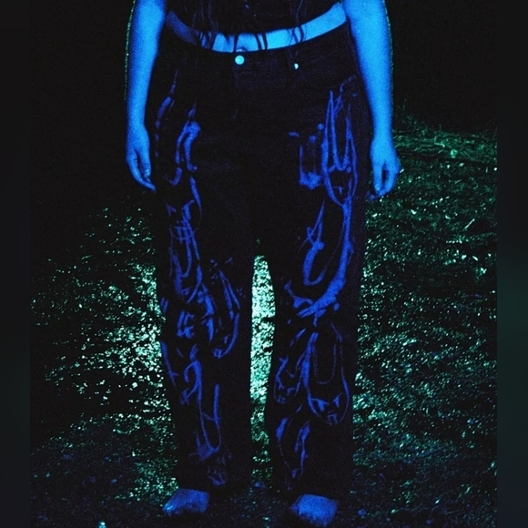 Levi's X Barbie Ferreira 501's Spitfire 90s Jeans in Distressed Black Sz 28 NWT - Picture 2 of 12